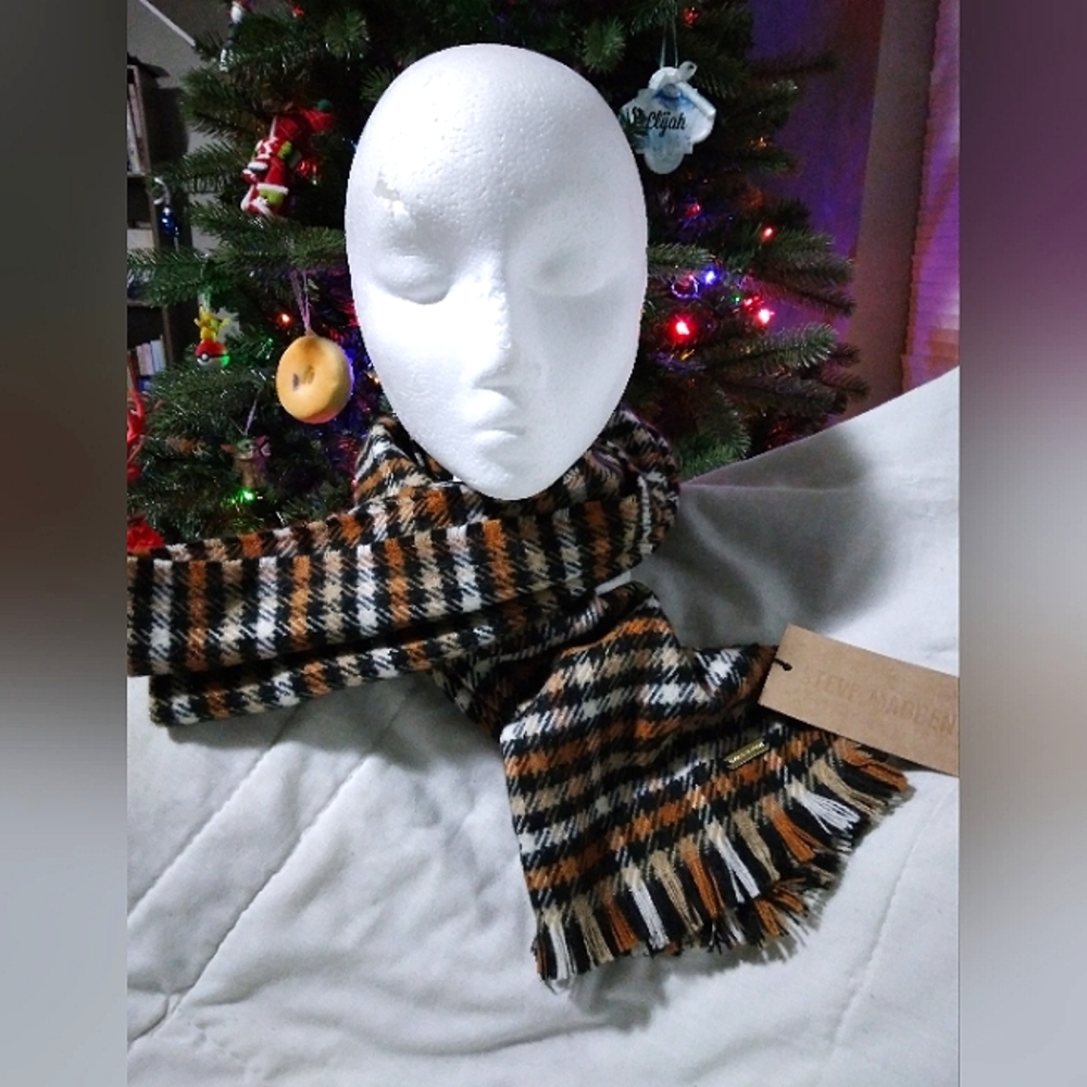 Steve Madden Houndstooth Scarf NEW in Black‎ and Butterscotch